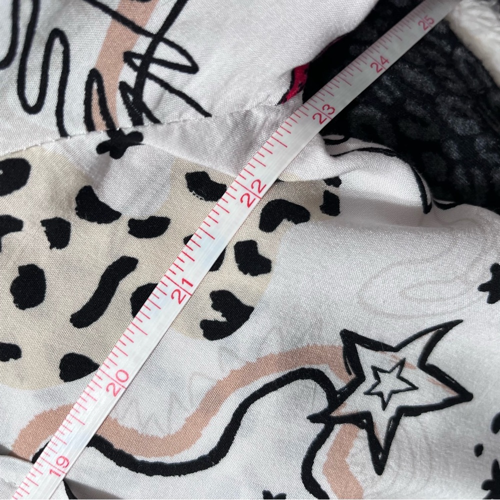 Chic White Printed Button Down Blouse With Red He… - image 6